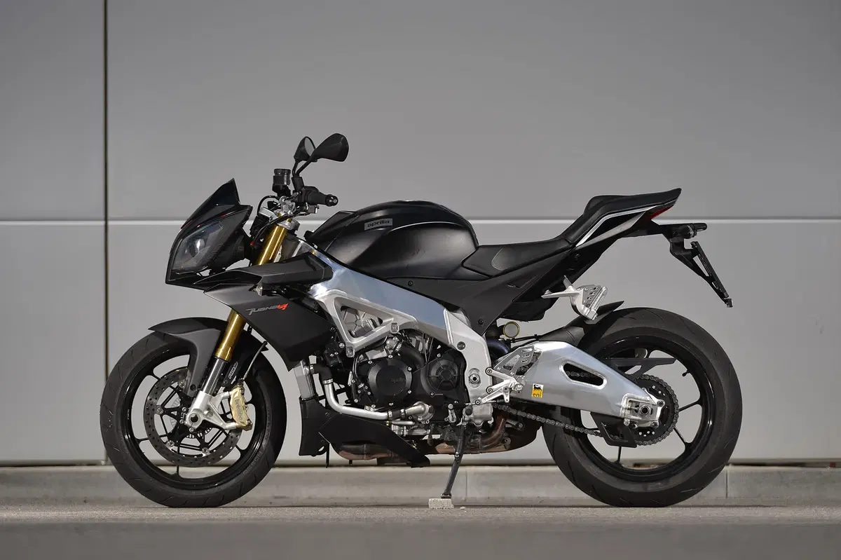 Aprilia Tuono V4 R APRC, BMW S 1000 R, KTM 1290 Super Duke R (42)