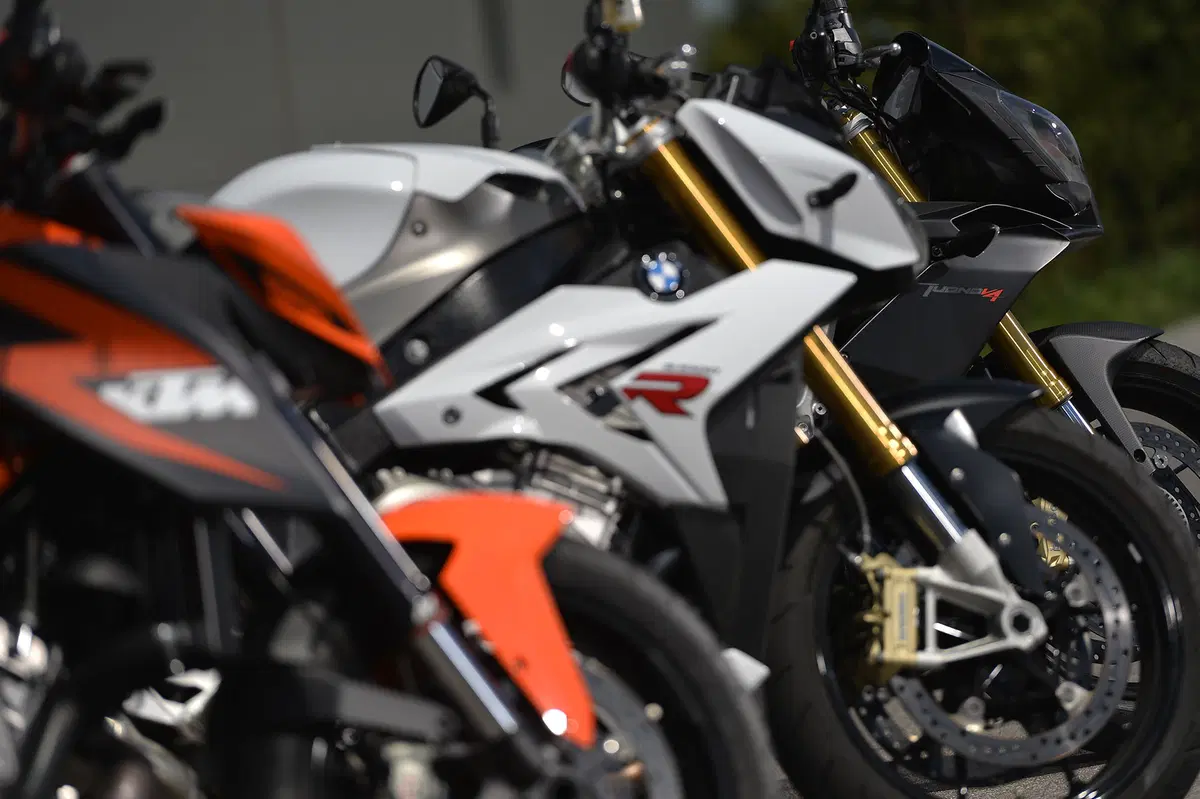Aprilia Tuono V4 R APRC, BMW S 1000 R, KTM 1290 Super Duke R (39)