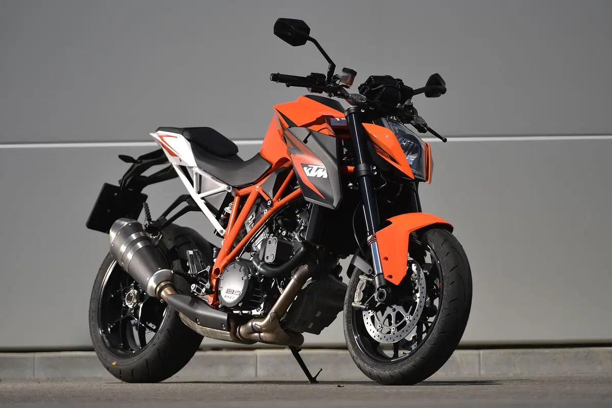 Aprilia Tuono V4 R APRC, BMW S 1000 R, KTM 1290 Super Duke R (49)