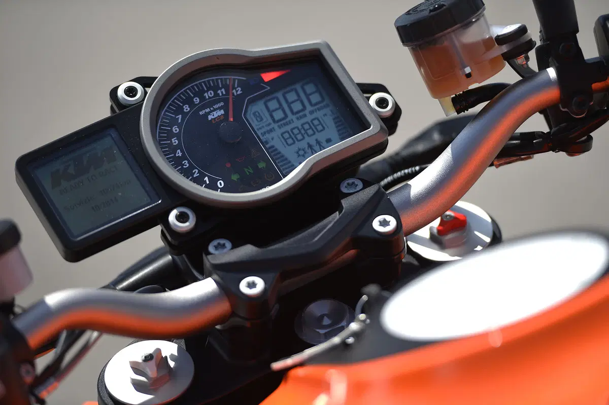 Aprilia Tuono V4 R APRC, BMW S 1000 R, KTM 1290 Super Duke R (51)