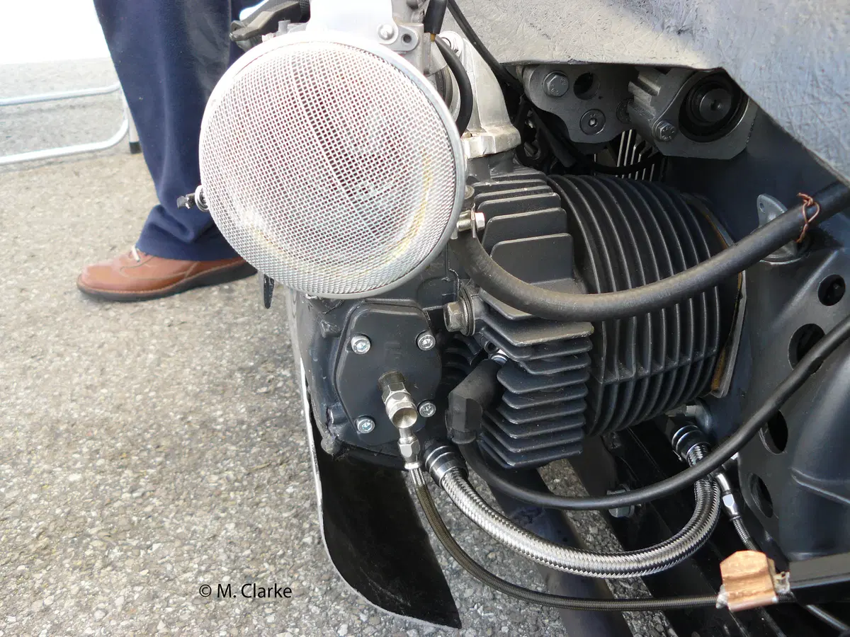 Creatività tecnica: il trapianto da una moto all'altra (8)