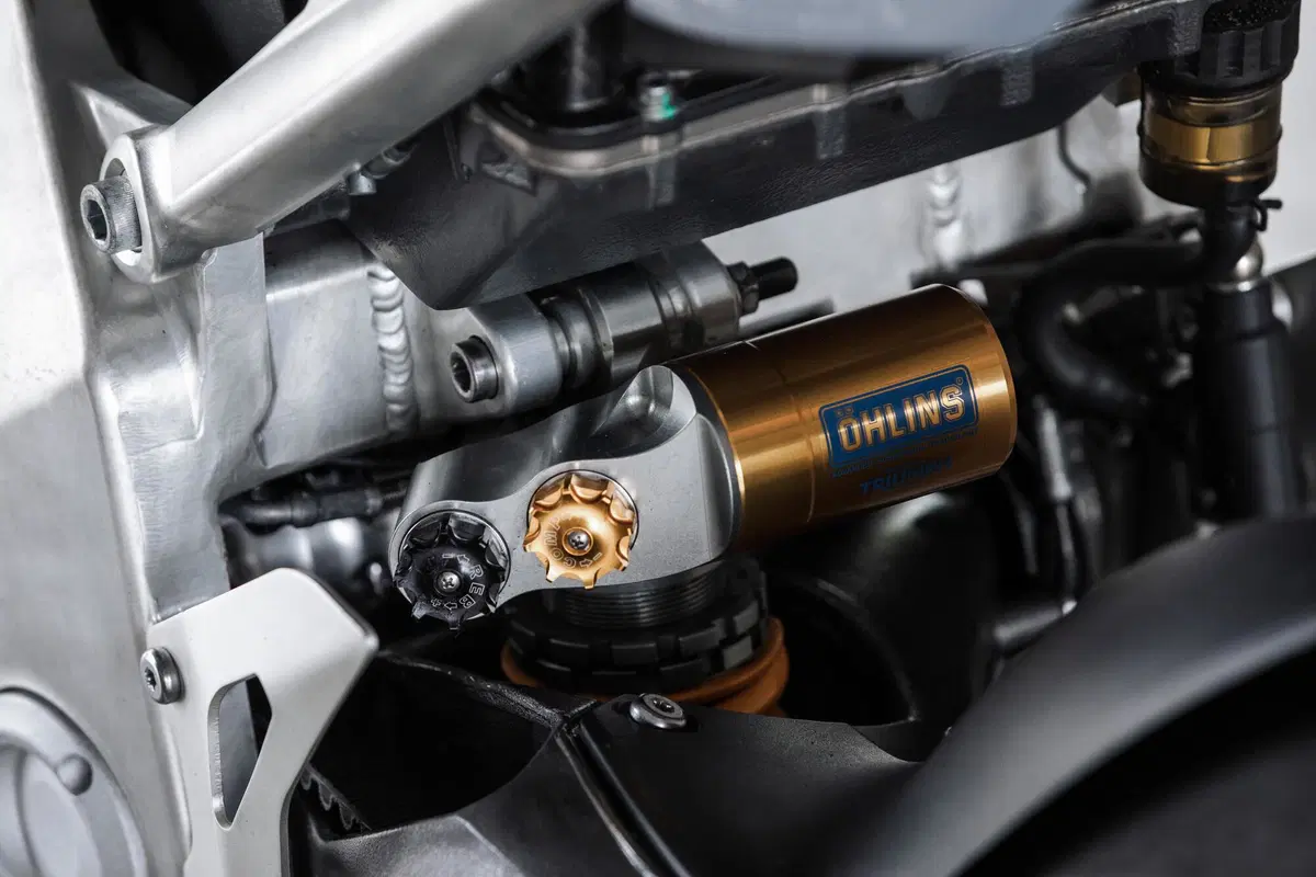 Triumph TE-1: sarà la moto che ci convincerà tutti a passare all'elettrico? (2)