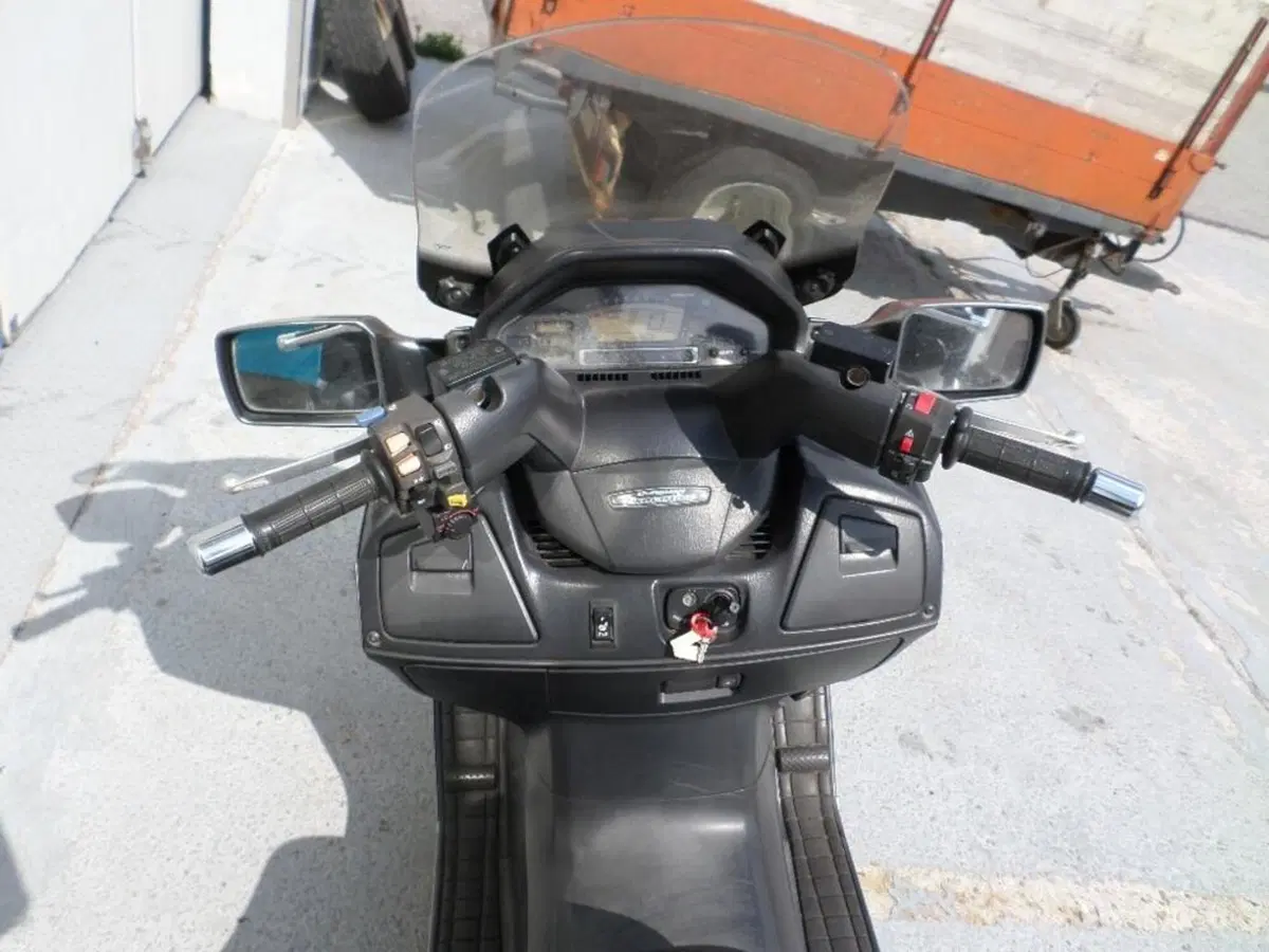 Suzuki Burgman AN 650 Executive ABS (2006 - 12) (2)