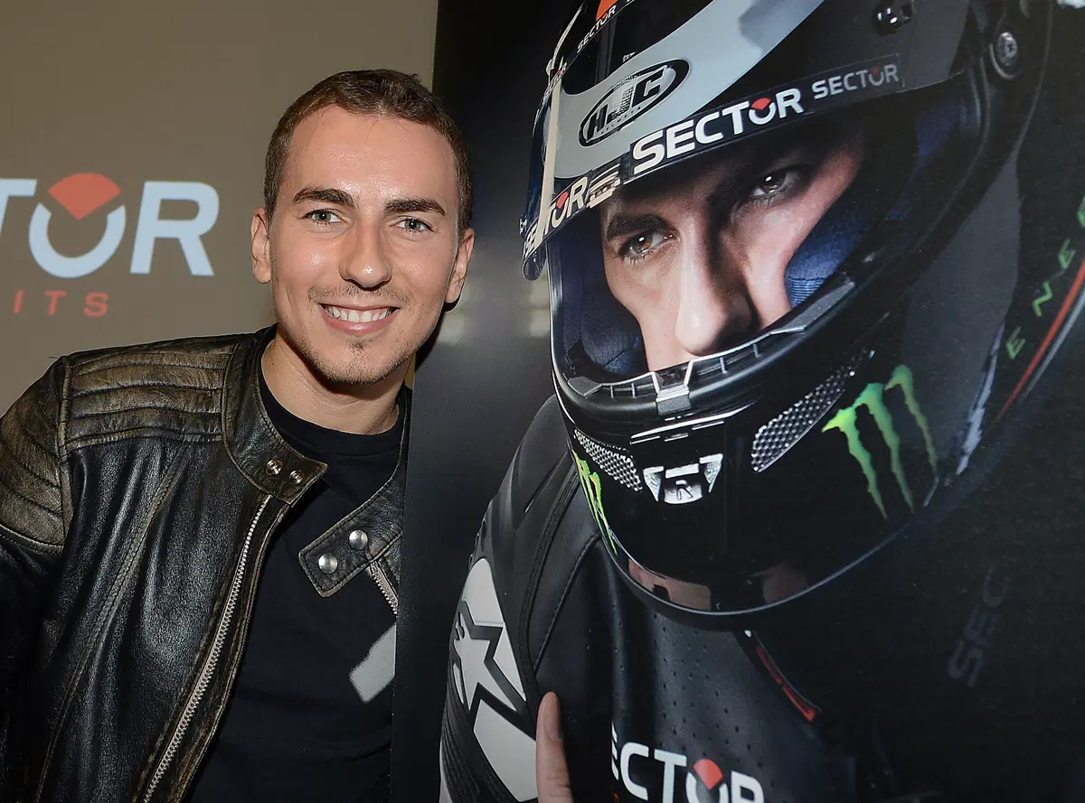 Jorge Lorenzo a Milano per presentare la nuova campagna  Sector No Limits (6)