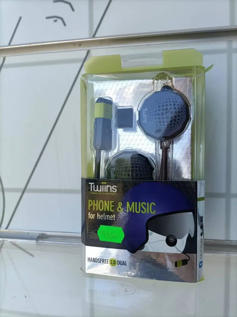 TWINS phone and music Twiins (3)
