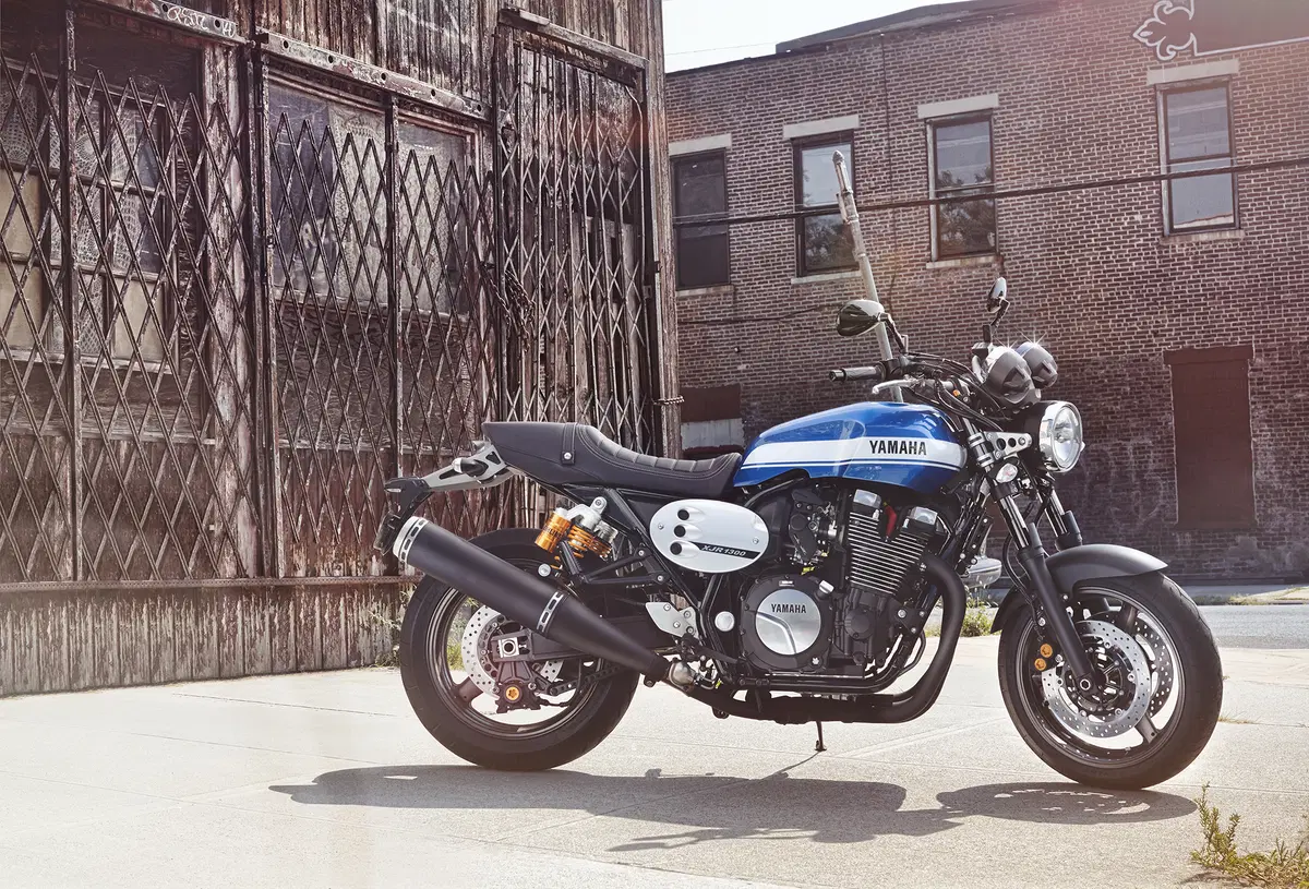 Yamaha XJR 1300 e XJR 1300 Racer 2015 (14)