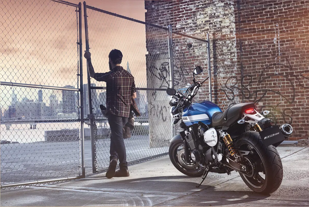 Yamaha XJR 1300 e XJR 1300 Racer 2015 (13)