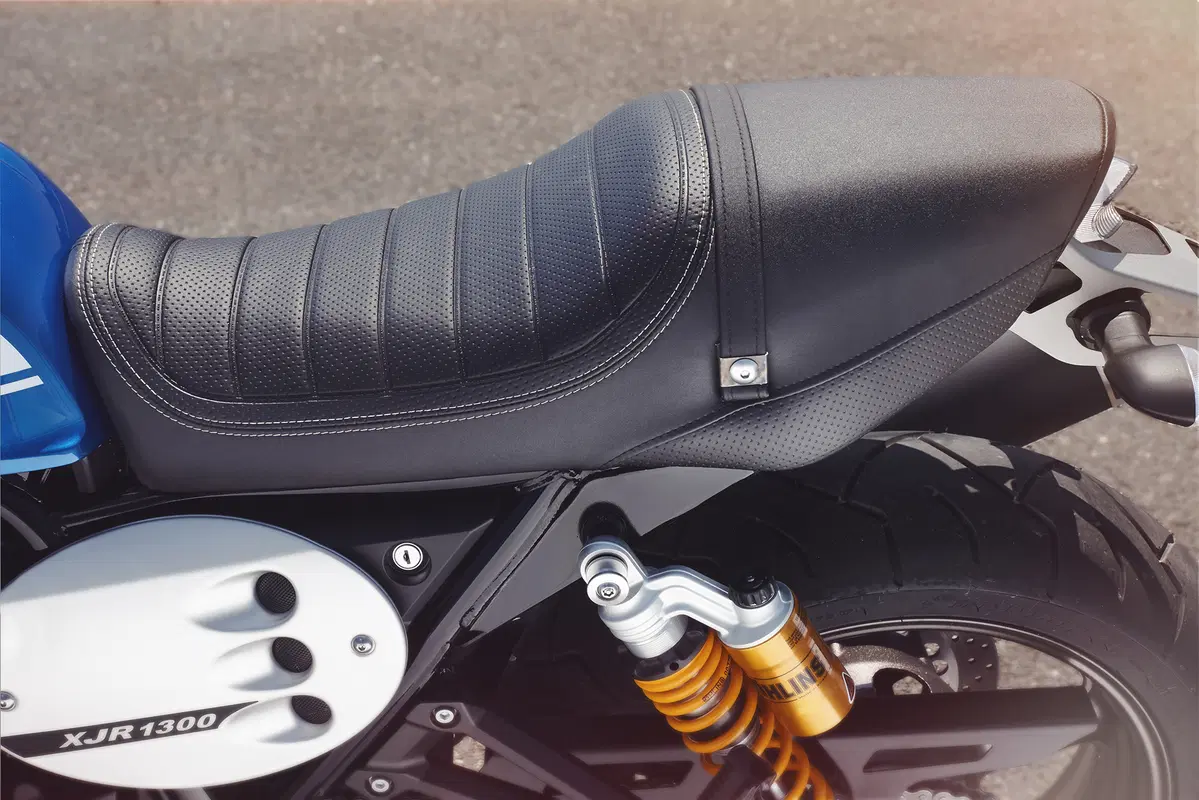 Yamaha XJR 1300 e XJR 1300 Racer 2015 (36)