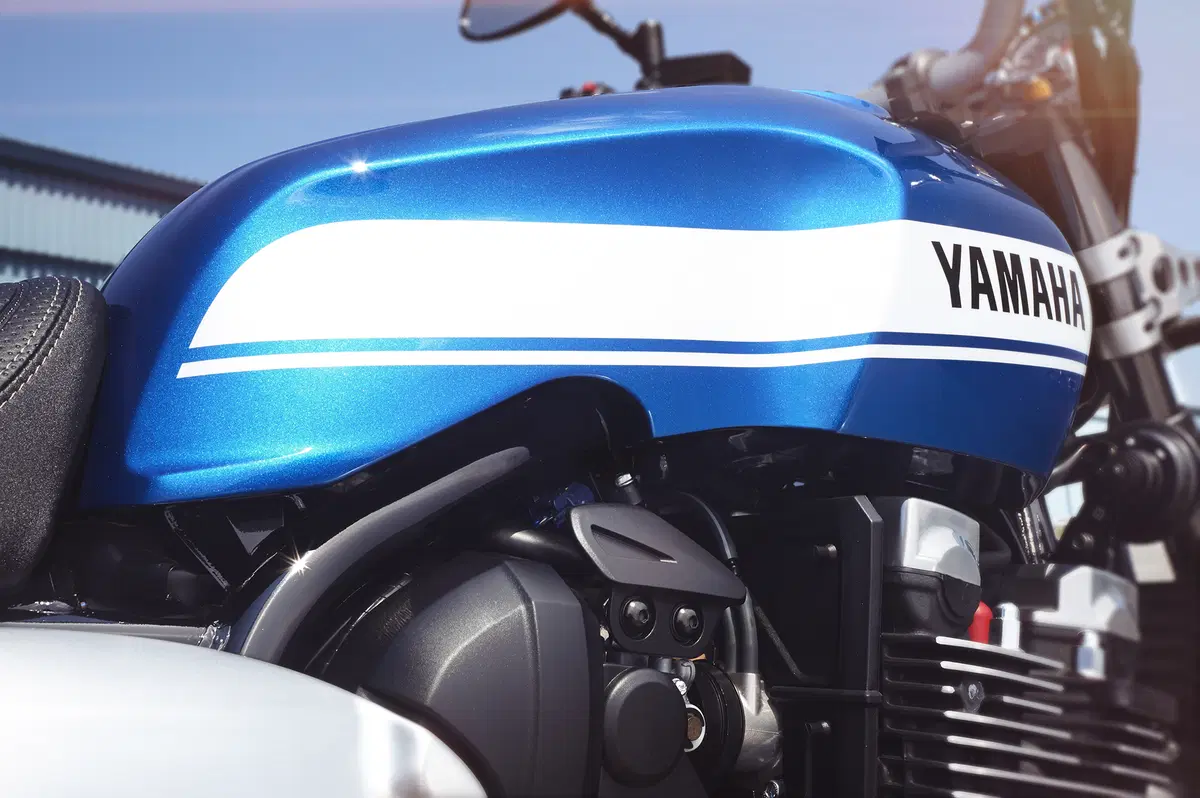 Yamaha XJR 1300 e XJR 1300 Racer 2015 (37)
