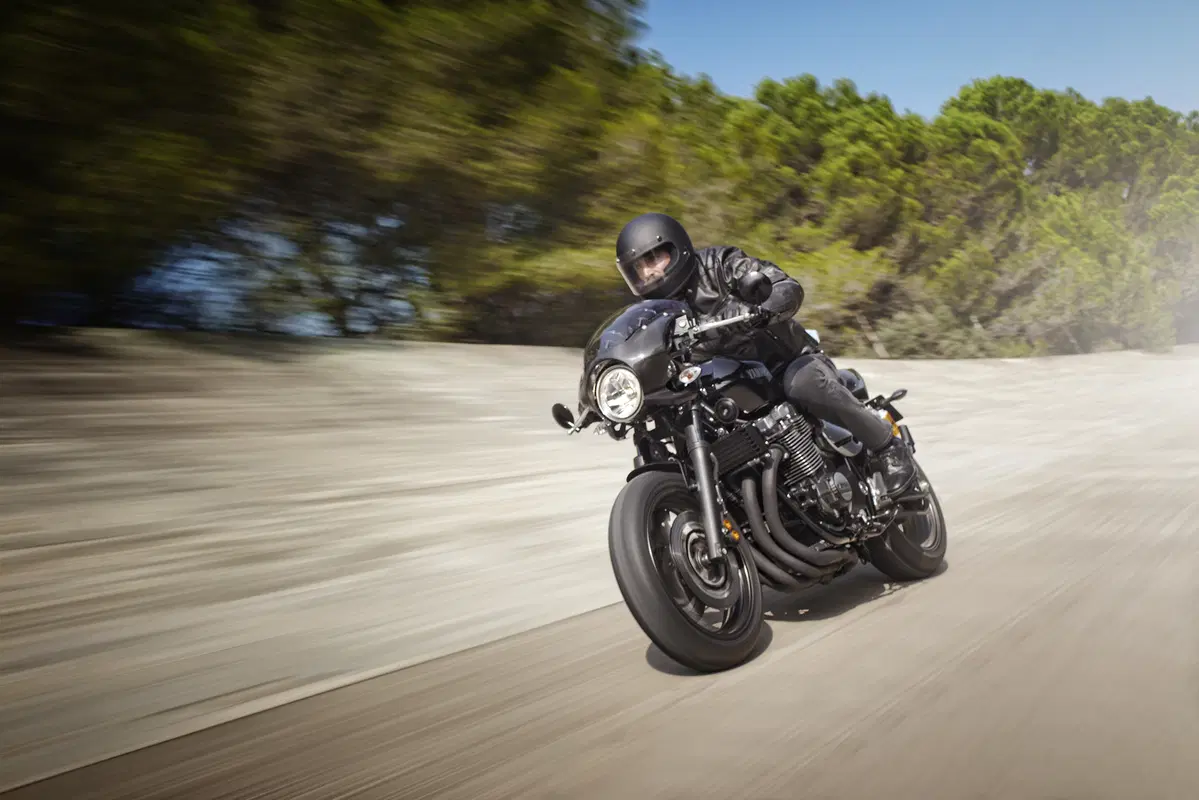 Yamaha XJR 1300 e XJR 1300 Racer 2015 (42)