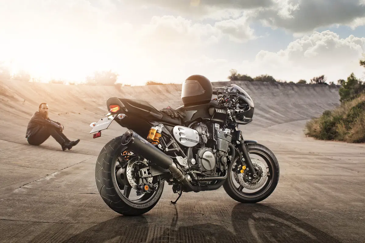 Yamaha XJR 1300 e XJR 1300 Racer 2015 (44)