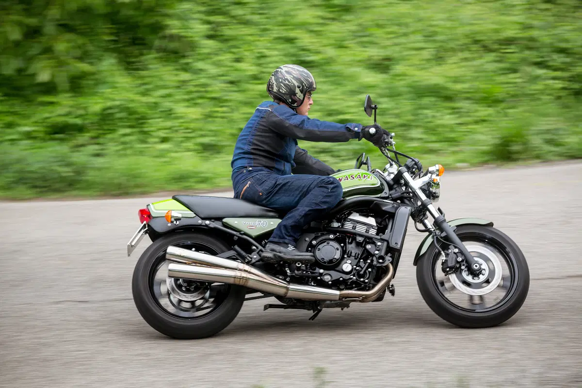 Kawasaki Vulcan 70 Mr Martini (8)
