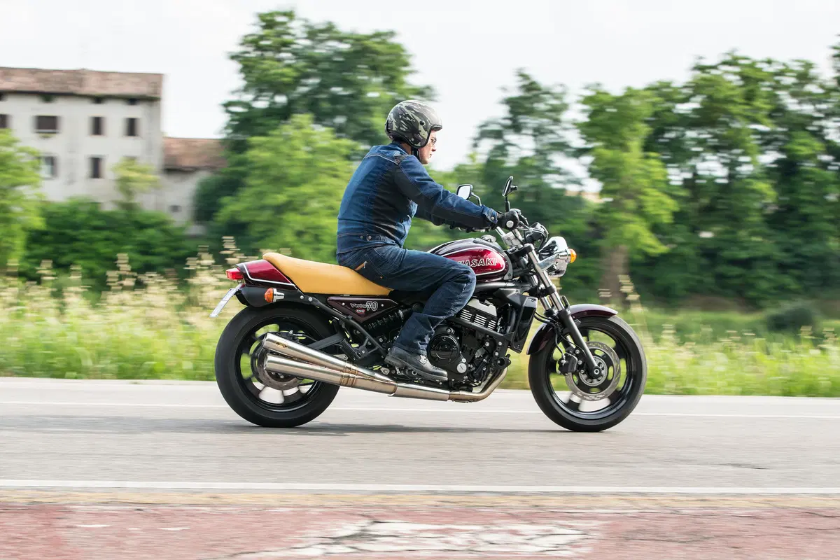 Kawasaki Vulcan 70 Mr Martini (3)