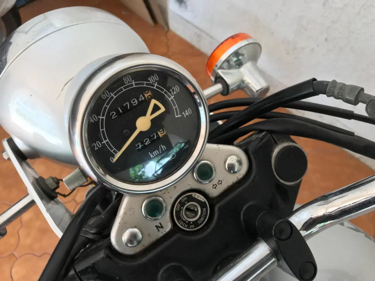 Suzuki TU 250 XX Super Classic (1996 - 00) (5)