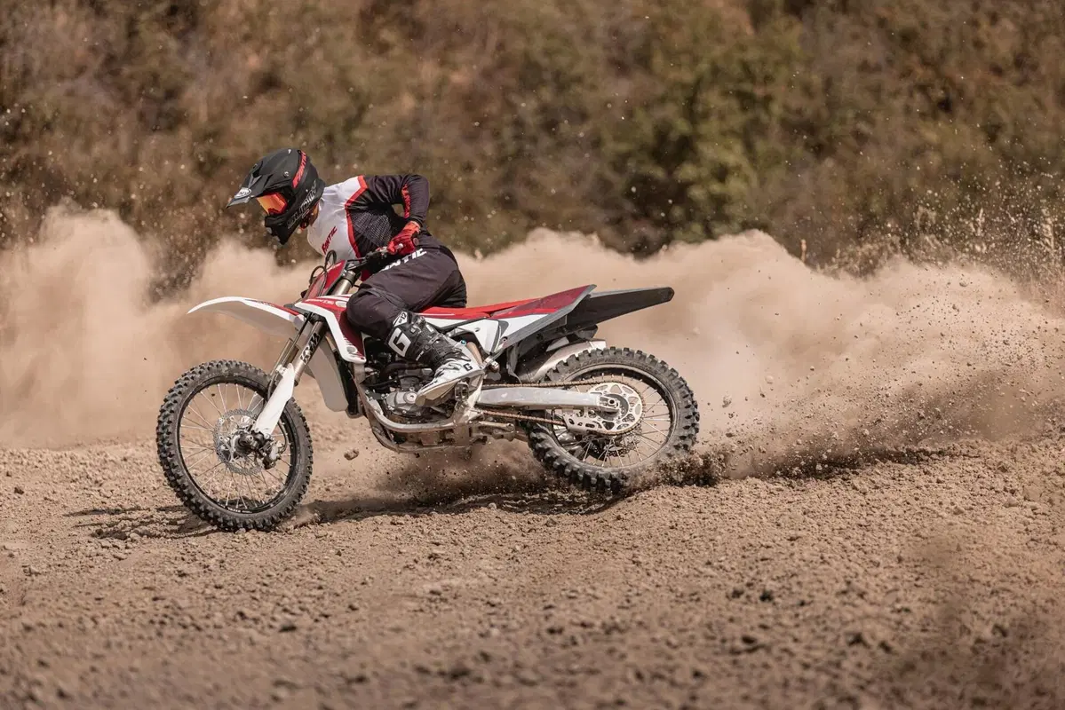 Ecco le Fantic Cross 2023, con il cuore Yamaha, a 2 e a 4 tempi (33)