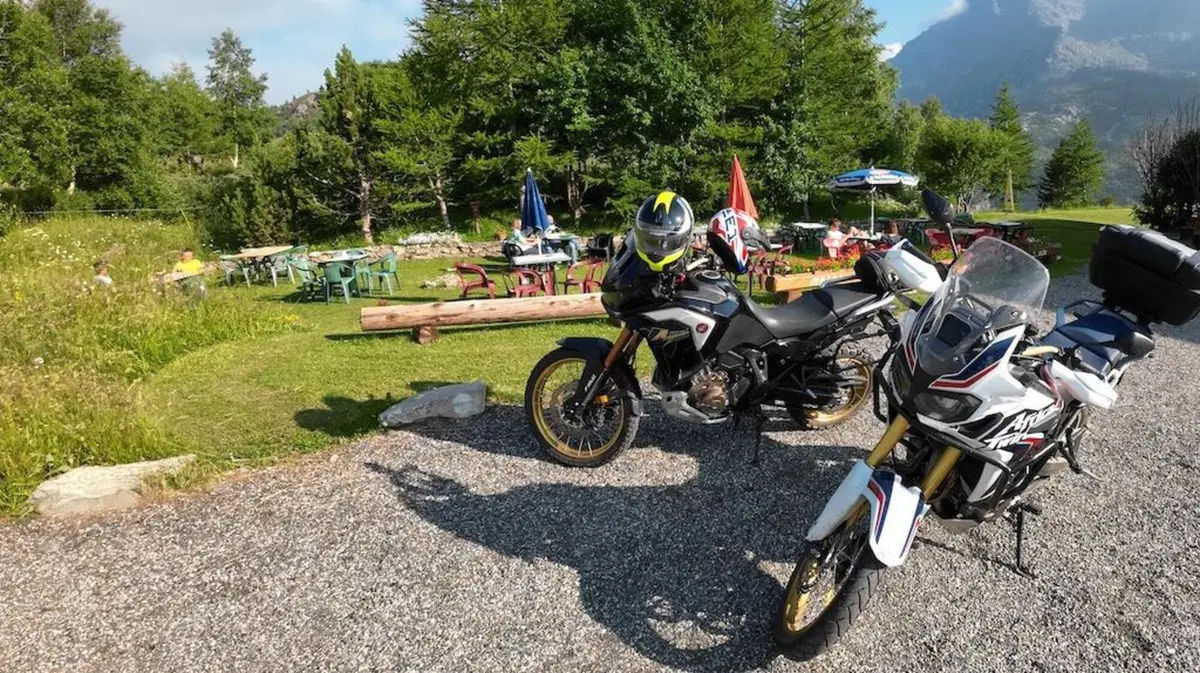 Viaggi in moto: in offroad sul valico più alto d'Europa (6)