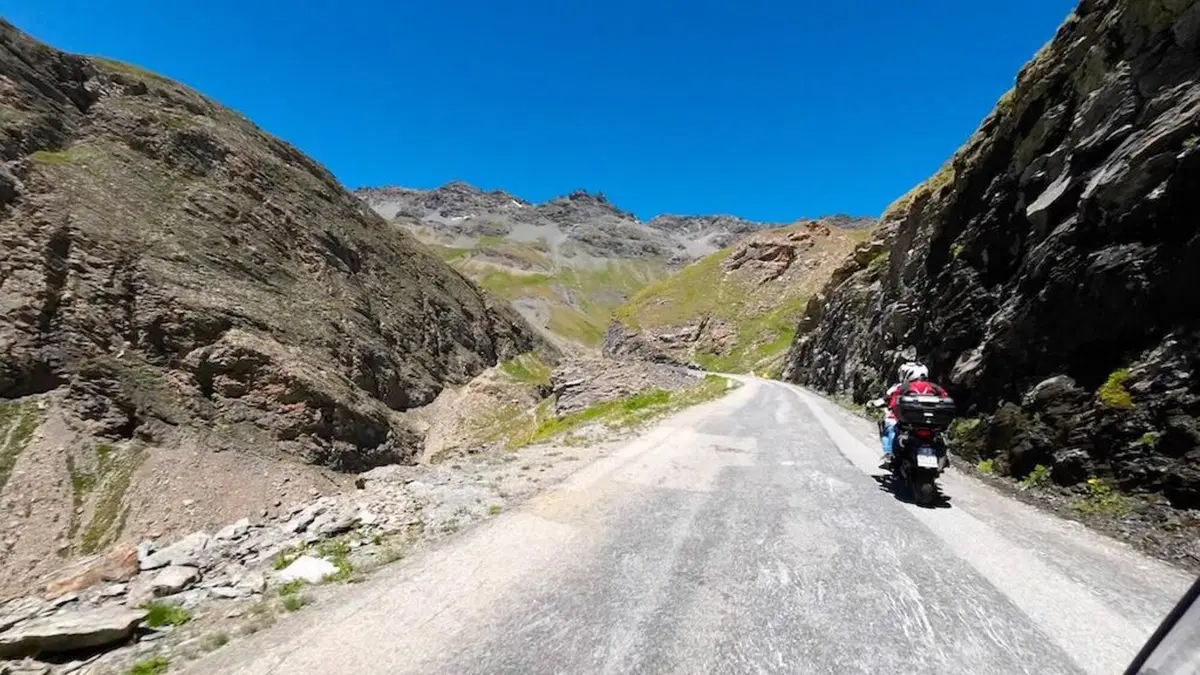 Viaggi in moto: in offroad sul valico più alto d'Europa (9)