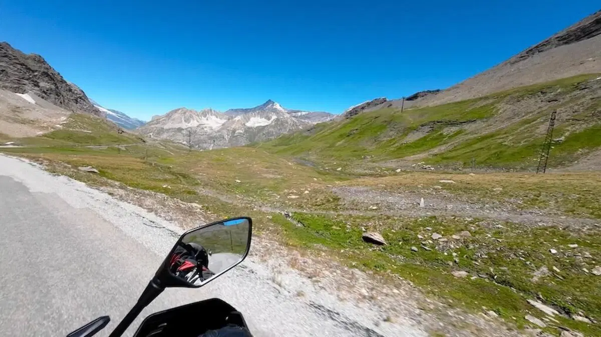 Viaggi in moto: in offroad sul valico più alto d'Europa (13)