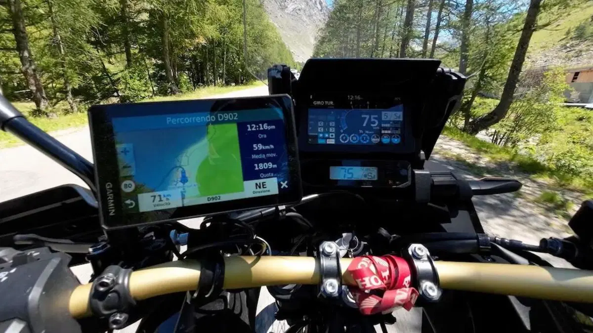 Viaggi in moto: in offroad sul valico più alto d'Europa (24)