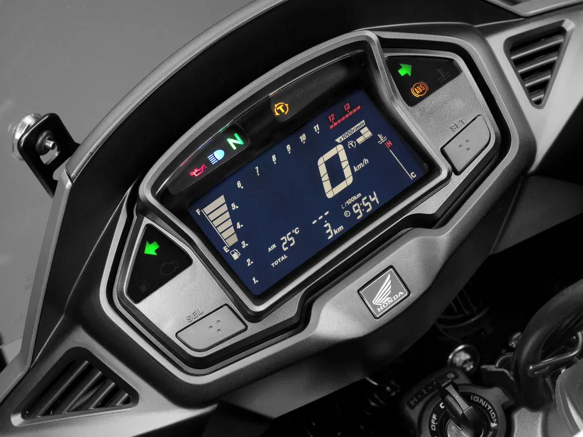 Honda Crossrunner 2015 (16)