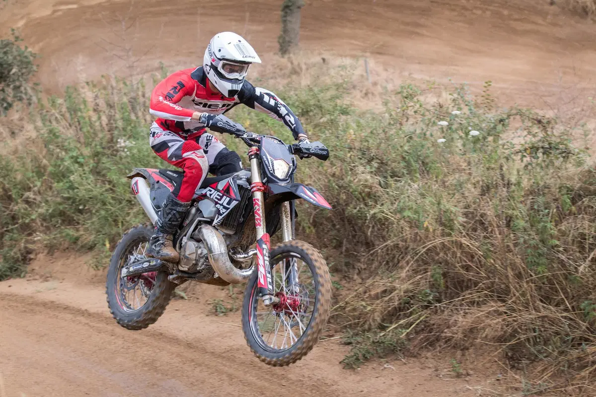 Rieju Enduro TEST 2023: ma chi l'ha detto che il due tempi era finito? (6)
