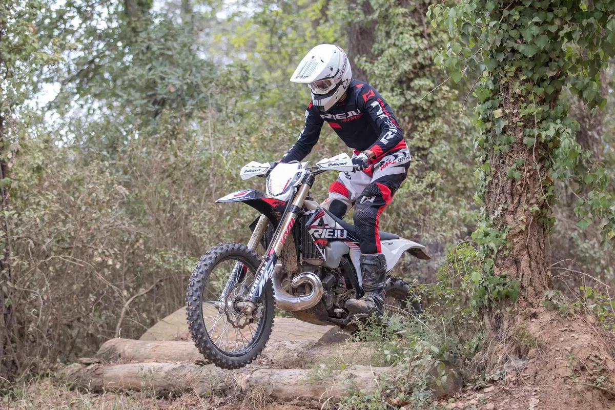 Rieju Enduro TEST 2023: ma chi l'ha detto che il due tempi era finito? (10)