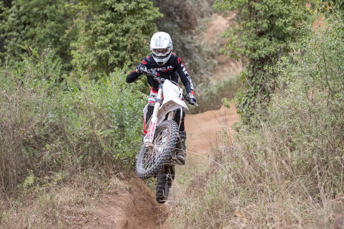 Rieju Enduro TEST 2023: ma chi l'ha detto che il due tempi era finito? (11)