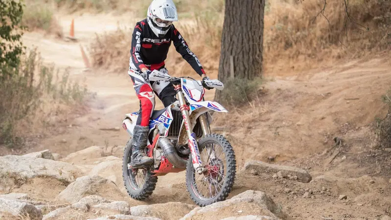 Rieju Enduro TEST 2023: ma chi l'ha detto che il due tempi era finito?