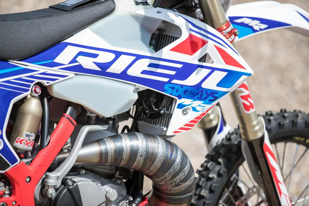 Rieju Enduro TEST 2023: ma chi l'ha detto che il due tempi era finito?