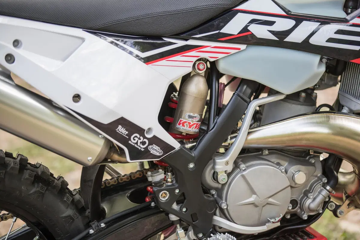 Rieju Enduro TEST 2023: ma chi l'ha detto che il due tempi era finito? (3)