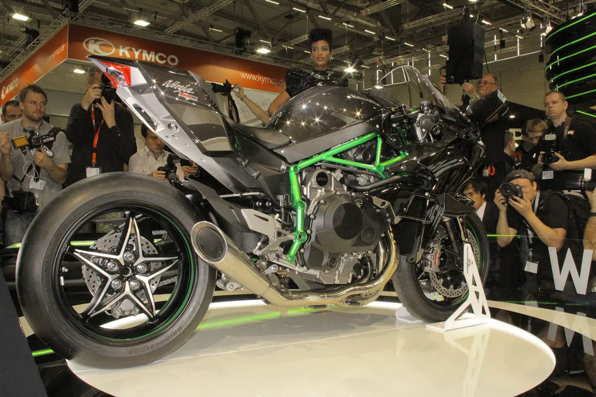 Kawasaki Ninja H2R 2015 (2)