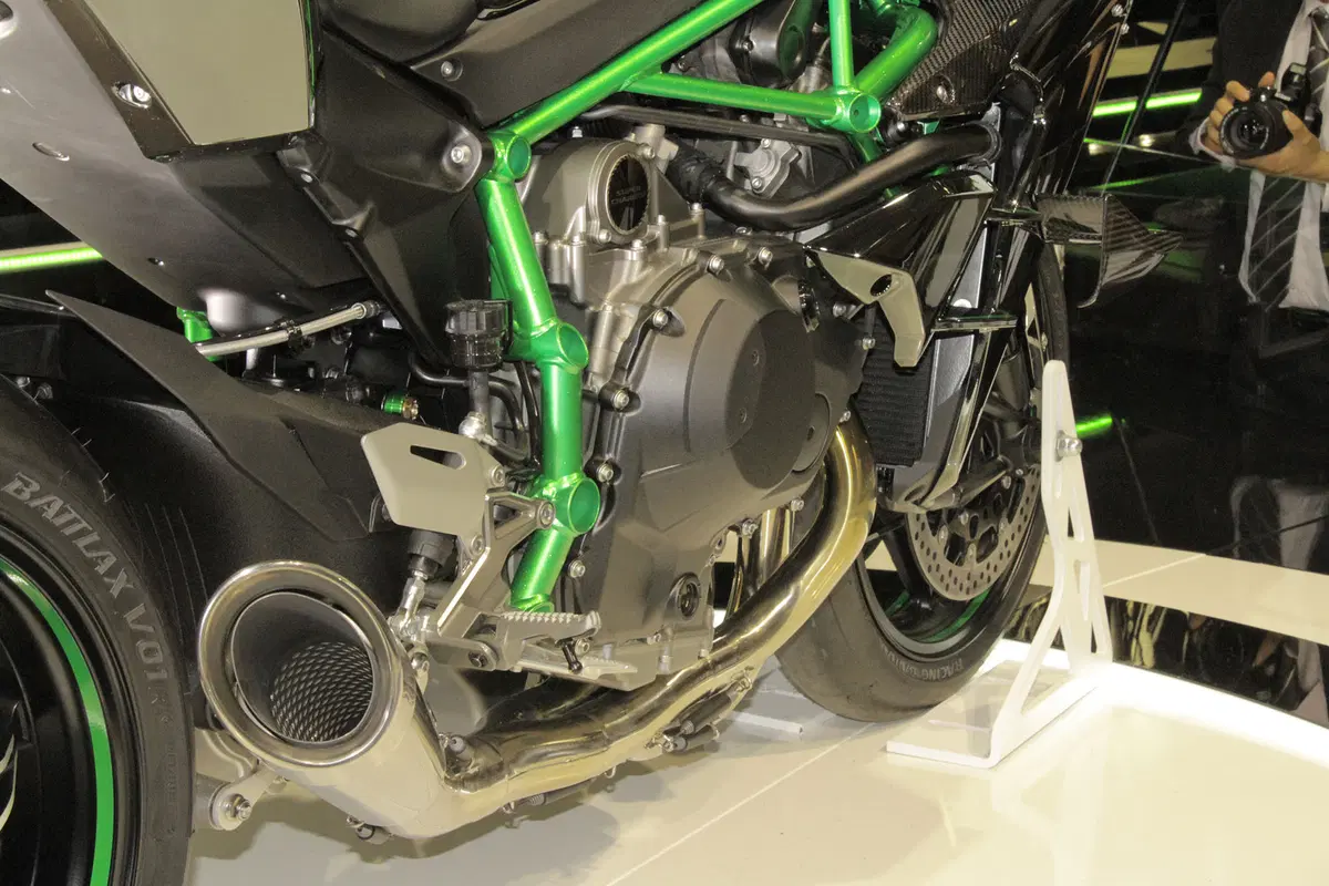Kawasaki Ninja H2R 2015 (8)
