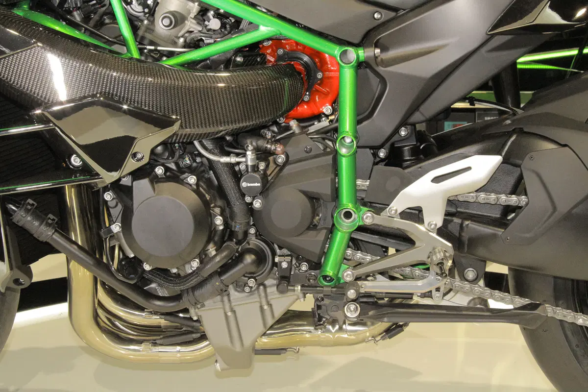 Kawasaki Ninja H2R 2015 (9)
