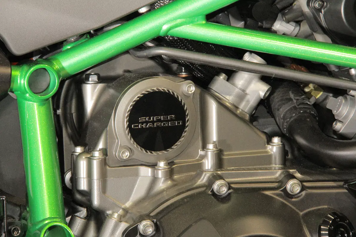 Kawasaki Ninja H2R 2015 (10)