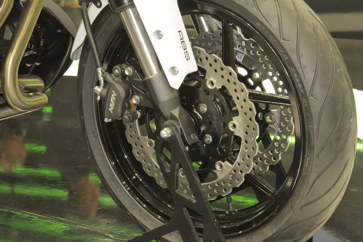 Kawasaki Versys 650 2015 (4)