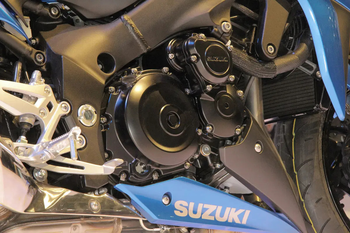 Suzuki GSX-S 1000F 2015 (5)