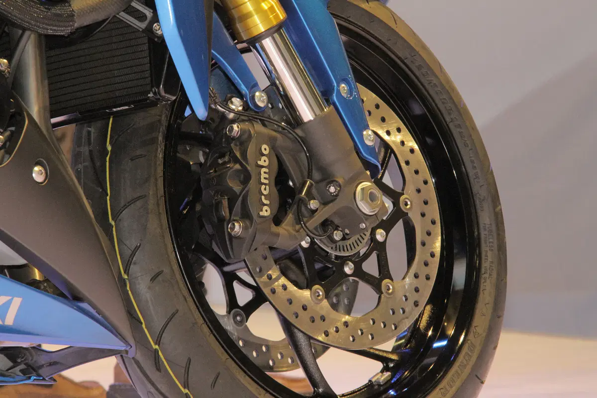 Suzuki GSX-S 1000F 2015 (4)