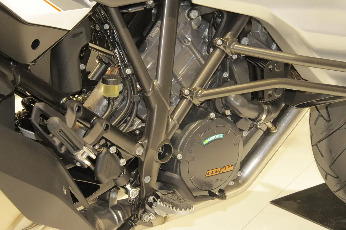 KTM 1290 Super Adventure 2015 (10)