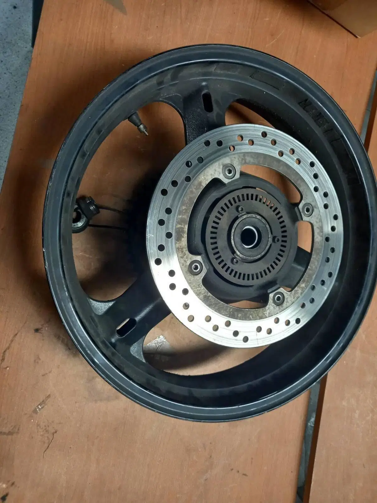 CERCHIO POSTERIORE CON DISCHI + CORONA SUZUKI V-ST