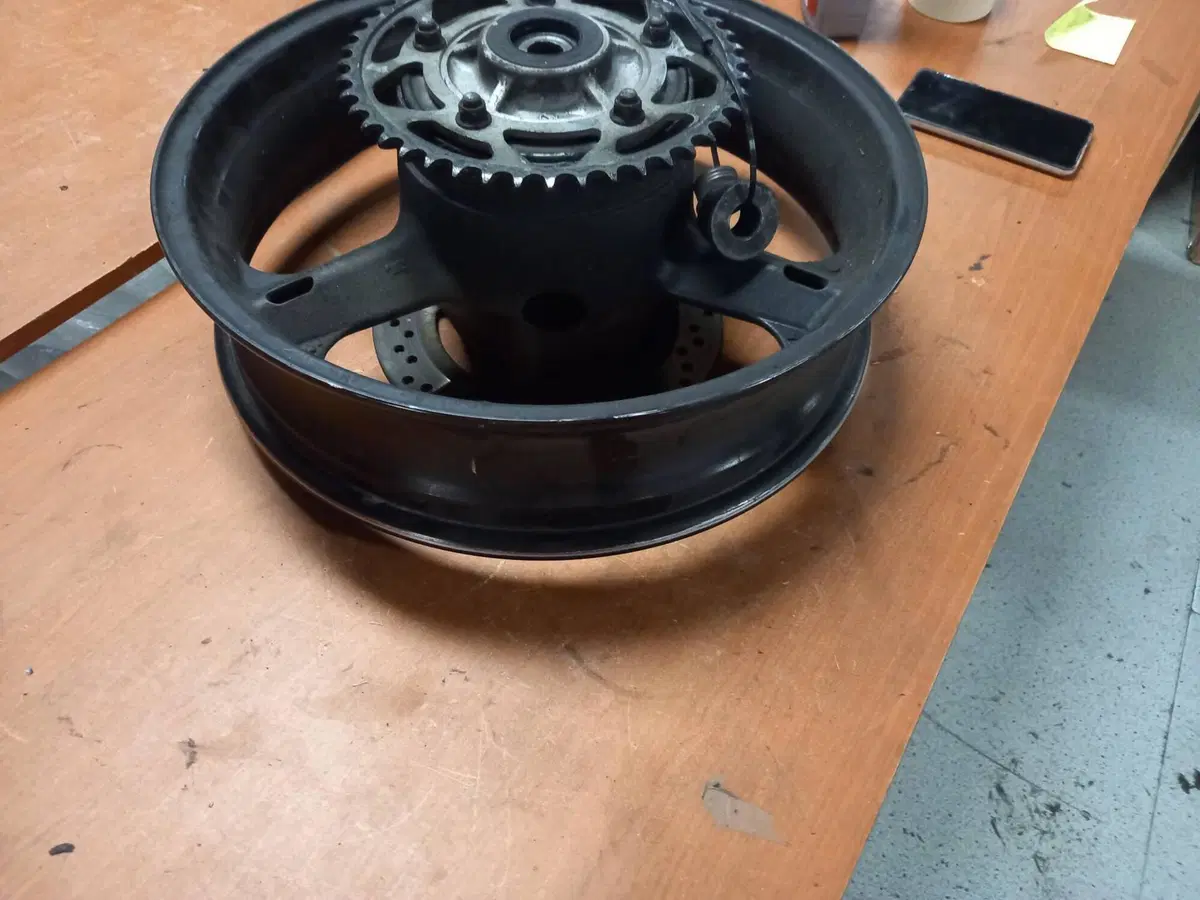 CERCHIO POSTERIORE CON DISCHI + CORONA SUZUKI V-ST (3)