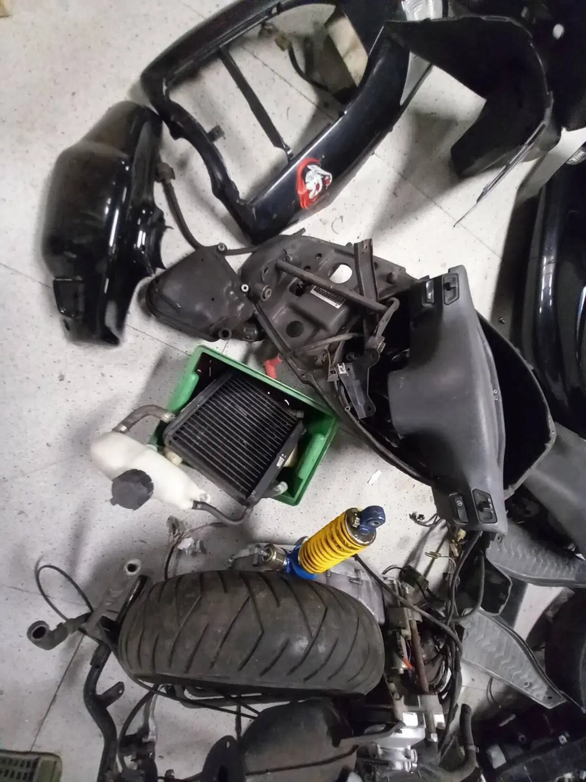 SI VENDE TUTTO INSIEME A BLOCCO - APRILIA SR 50 (10)