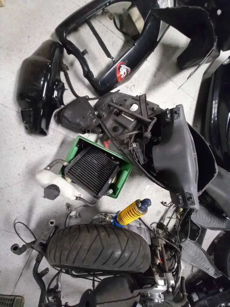 SI VENDE TUTTO INSIEME A BLOCCO - APRILIA SR 50 (10)