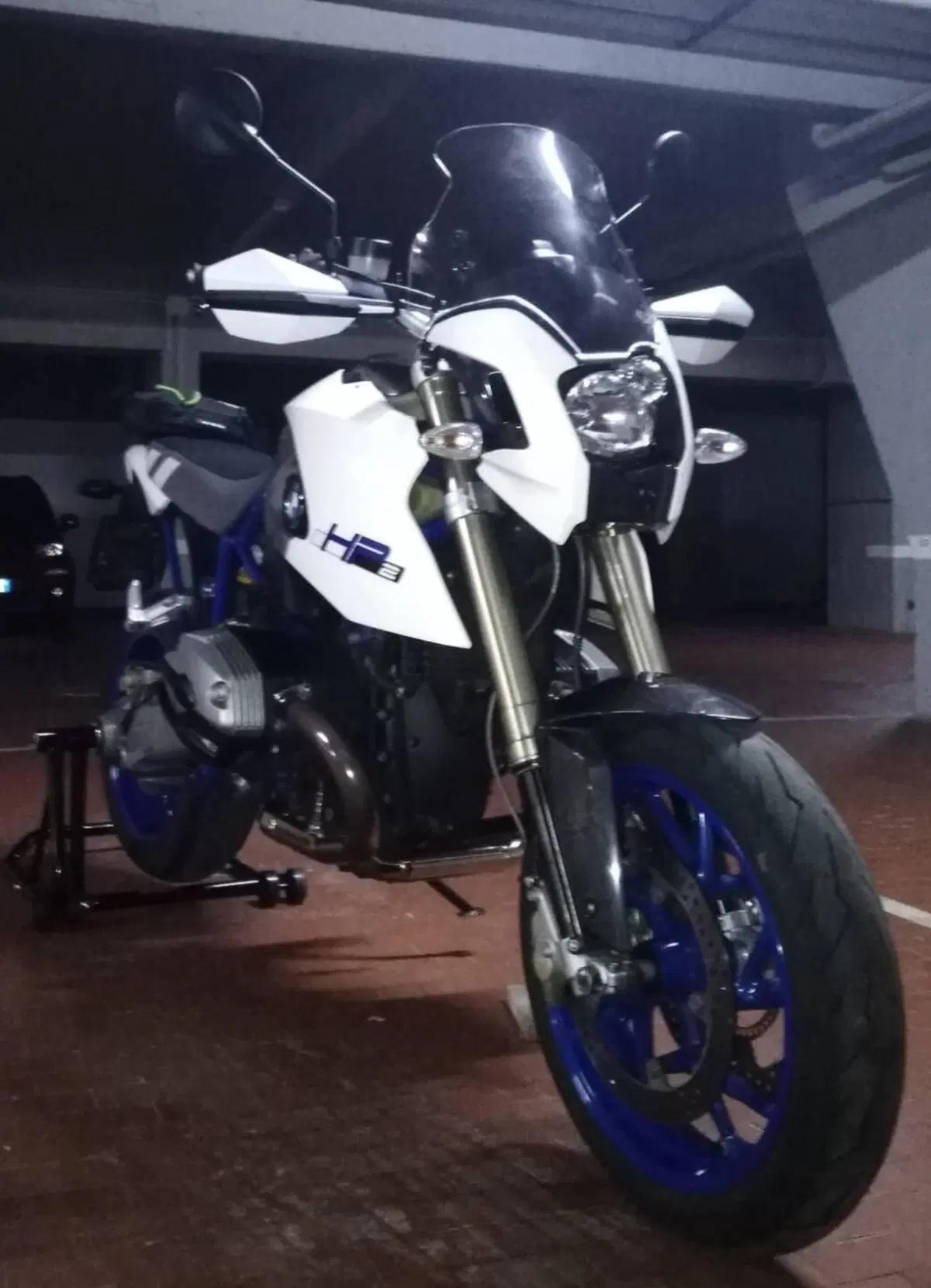 Bmw HP2 Megamoto (4)