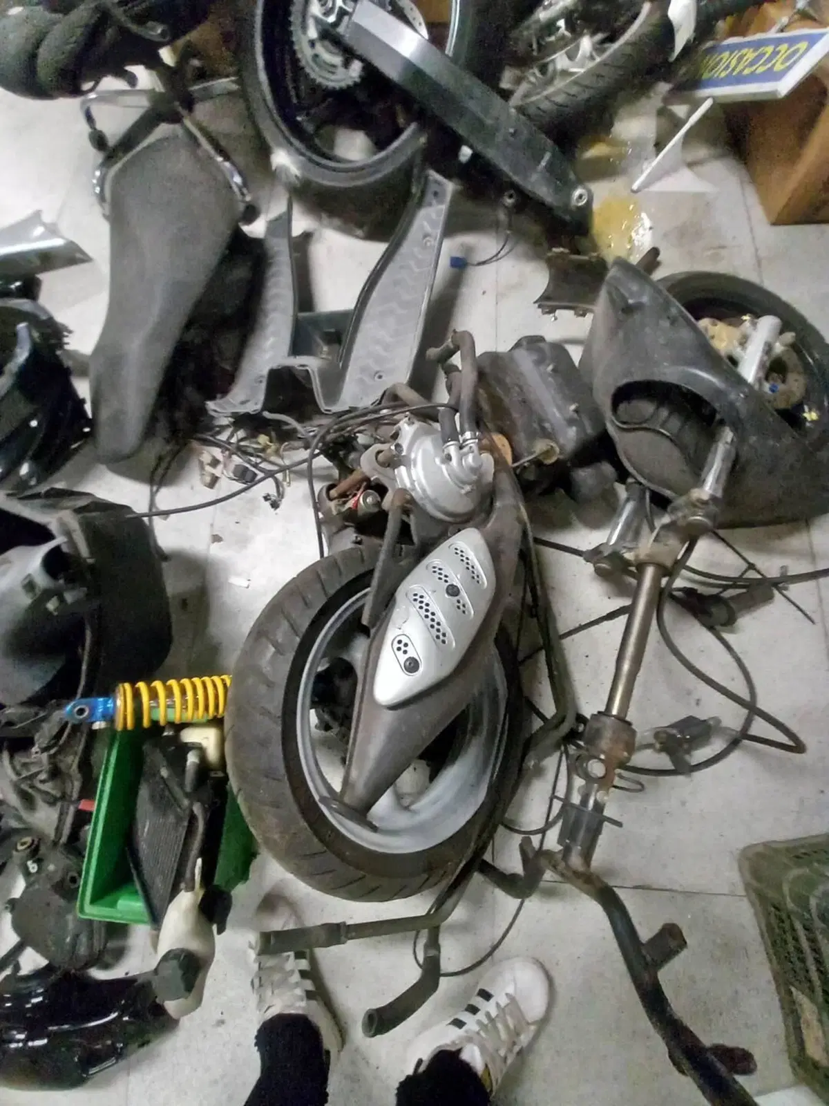 CERCHIO POSTERIORE CON DISCHI + CORONA SUZUKI V-S (16)
