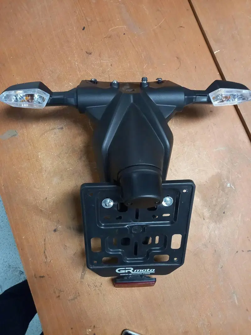 PORTA TARGA CON FRECCE KAWASAKI Z-750 R , (5)