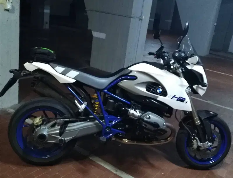 Bmw HP2 Megamoto (5)
