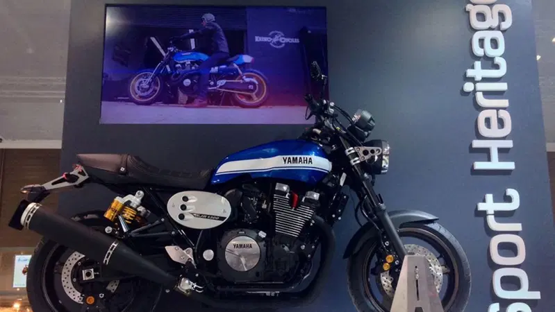 Yamaha XJR 1300 e XJR 1300 Racer 2015