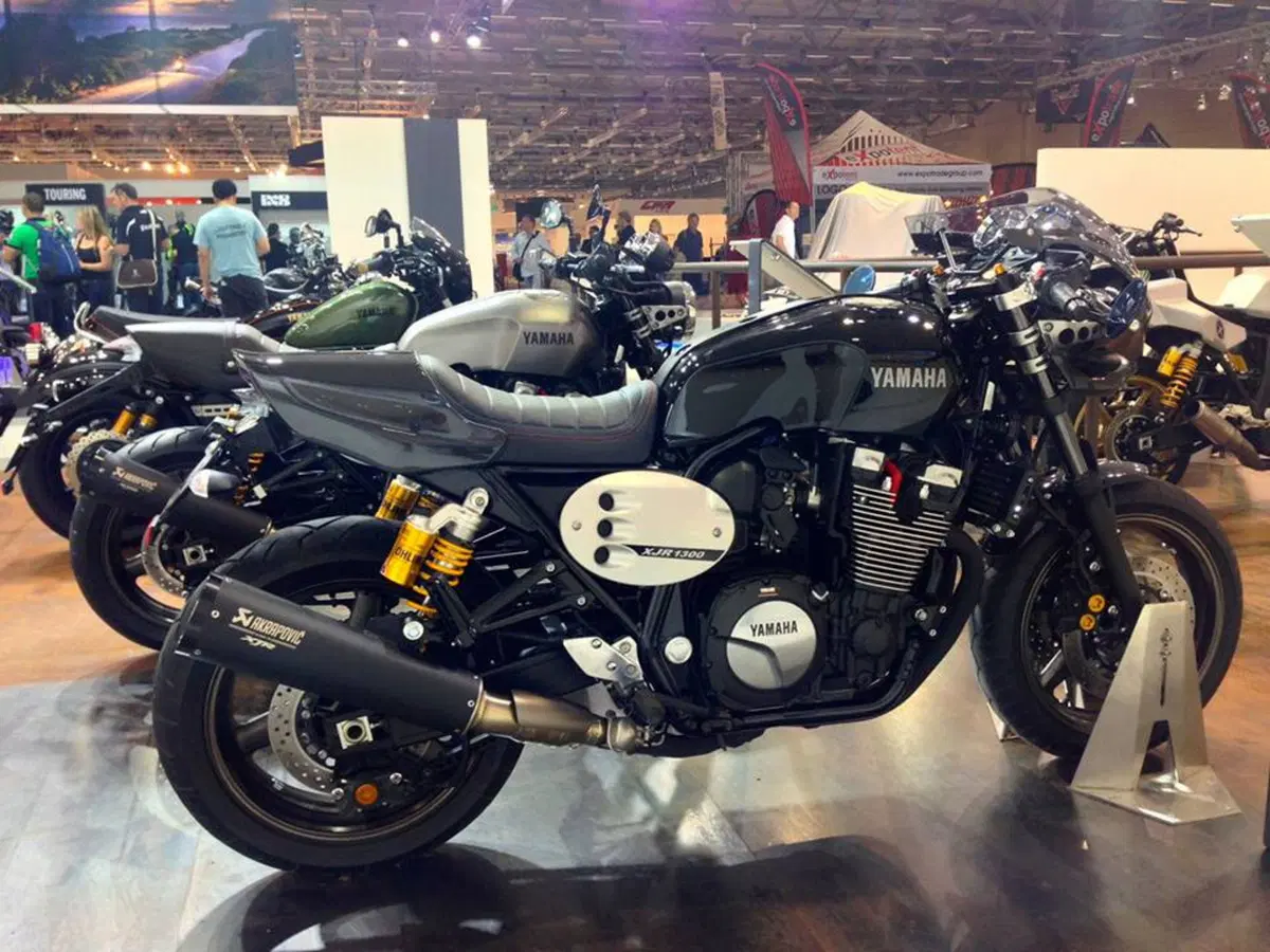 Yamaha XJR 1300 e XJR 1300 Racer 2015 (2)