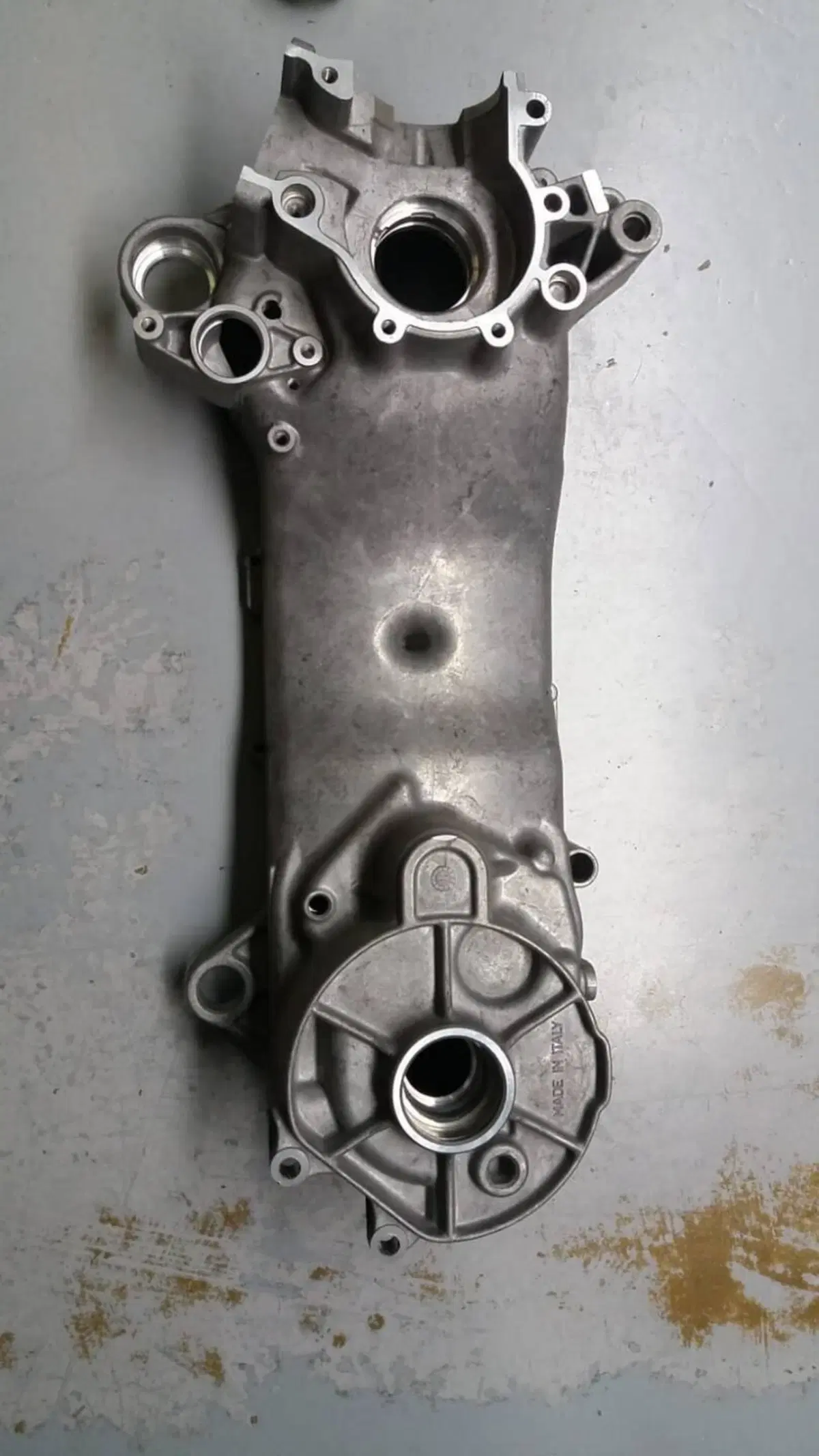CARTER MOTORE PER SCOOTER APRILIA CODICE AP82066 (2)