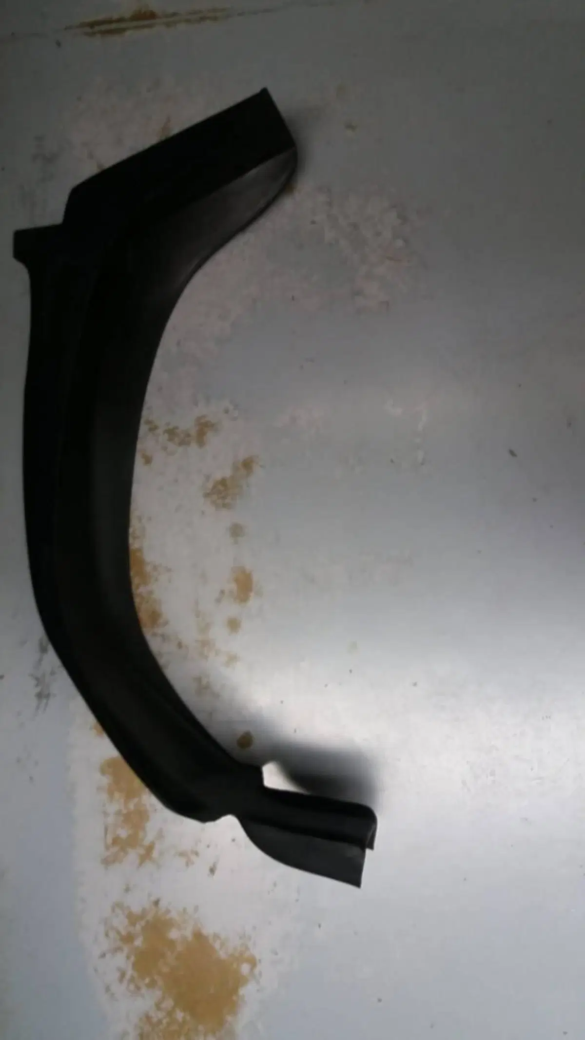PARAFANGO POSTERIORE USATO PER APRILIA. CODICE AP8 (2)